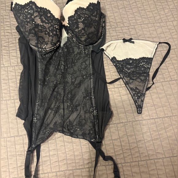 Victoria’s Secret VERY SEXY collection Lace Bustier Corset and Thong Set 36D M/L - Picture 4 of 6